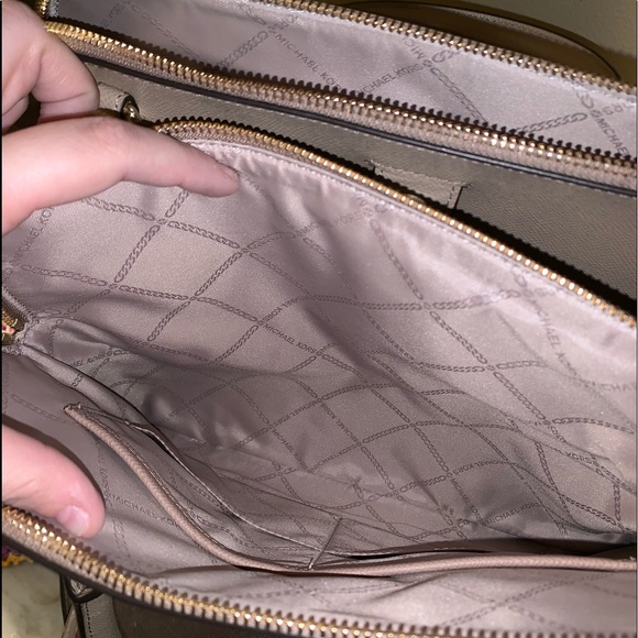 Michale Kors Huston - Picture 5 of 7